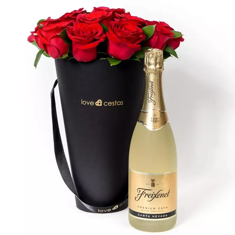 Cone de Rosas Importadas com Freixenet